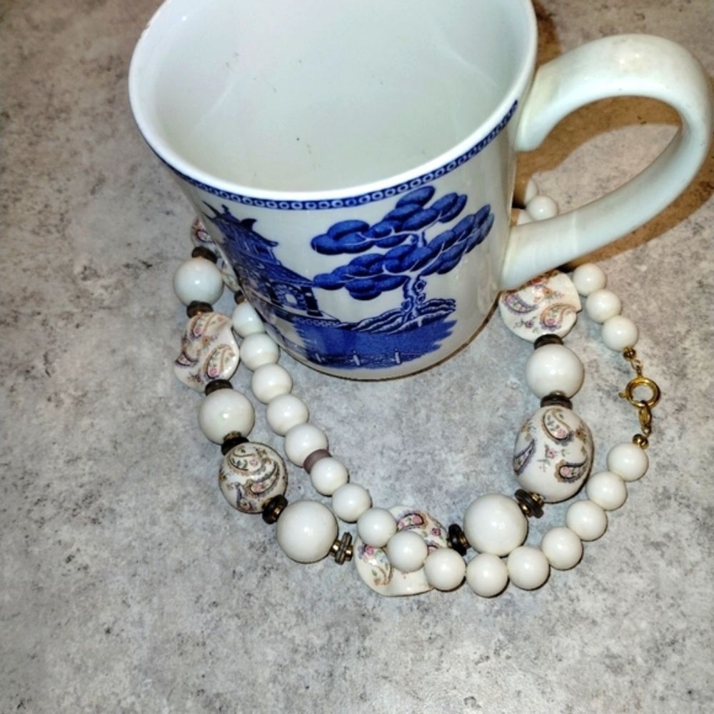 Vintage Japan Necklace ceramic beads white, pink, light blue paisley design